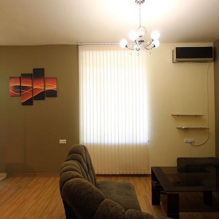 Studio With Balcony On Sayat Nova Avenue Yerevan Luaran gambar