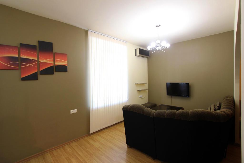 Studio With Balcony On Sayat Nova Avenue Yerevan Luaran gambar
