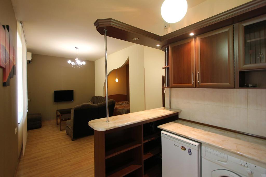 Studio With Balcony On Sayat Nova Avenue Yerevan Luaran gambar