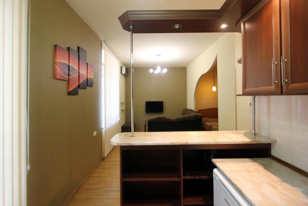 Studio With Balcony On Sayat Nova Avenue Yerevan Luaran gambar