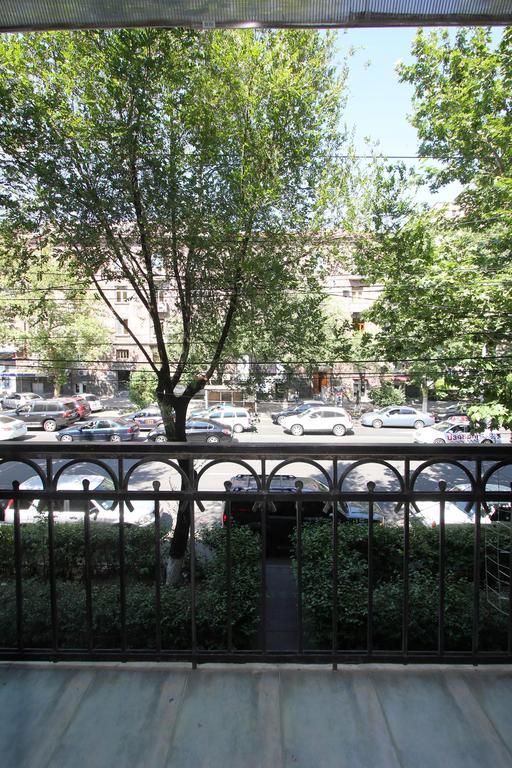 Studio With Balcony On Sayat Nova Avenue Yerevan Luaran gambar
