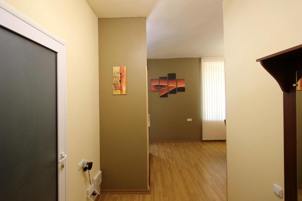 Studio With Balcony On Sayat Nova Avenue Yerevan Luaran gambar