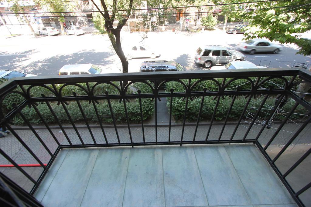 Studio With Balcony On Sayat Nova Avenue Yerevan Luaran gambar