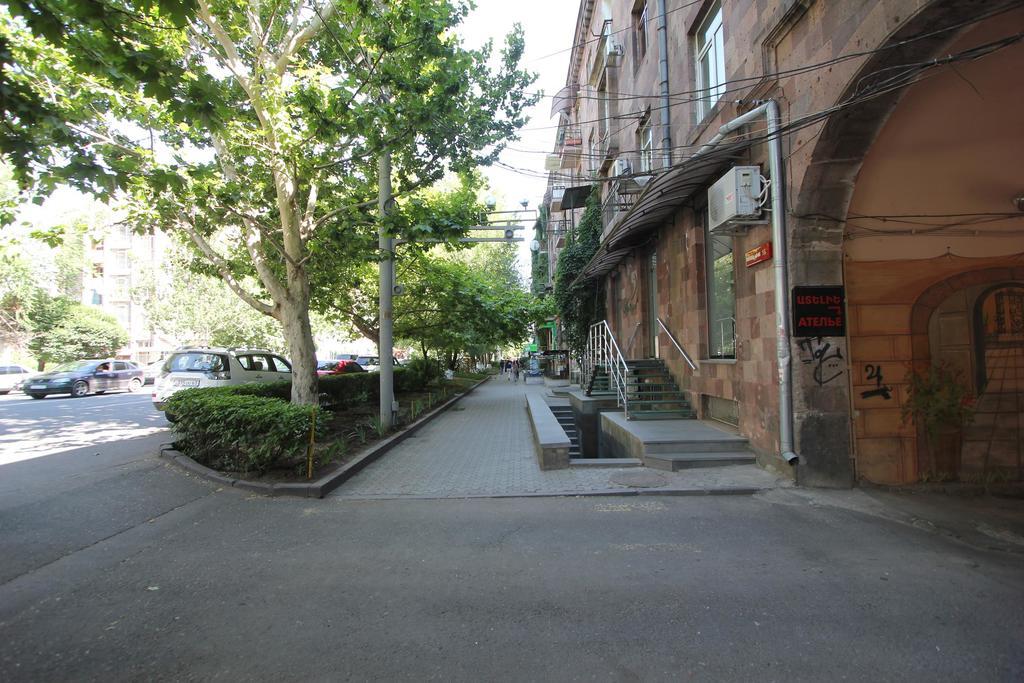 Studio With Balcony On Sayat Nova Avenue Yerevan Luaran gambar