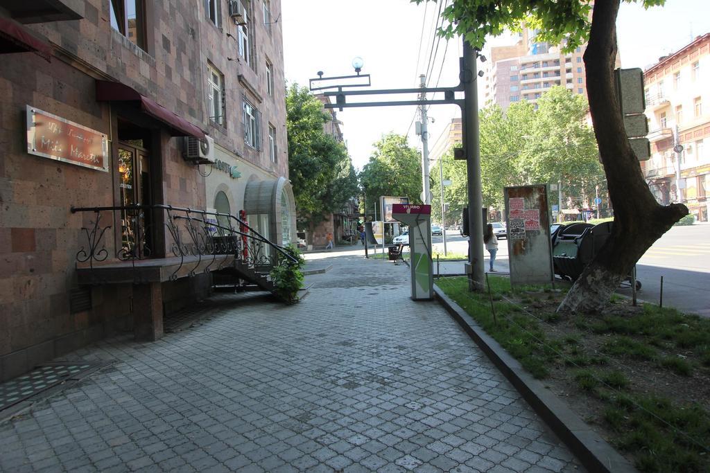 Studio With Balcony On Sayat Nova Avenue Yerevan Luaran gambar